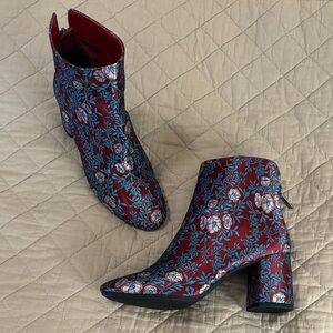 Gianni Bini Floral Embroidered Ankle Boots. Sz 9. Worn once!